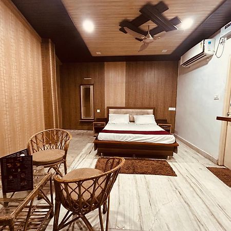 The For You Hotel & Restaurant Рішикеш Екстер'єр фото