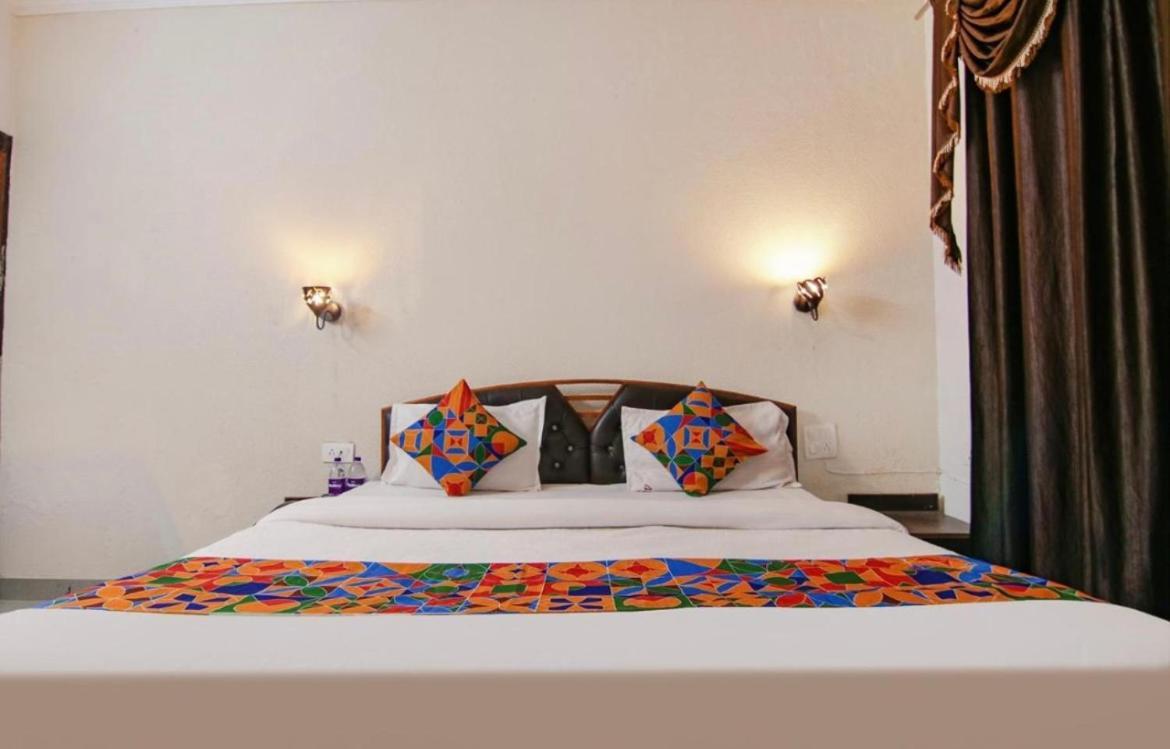 The For You Hotel & Restaurant Рішикеш Екстер'єр фото