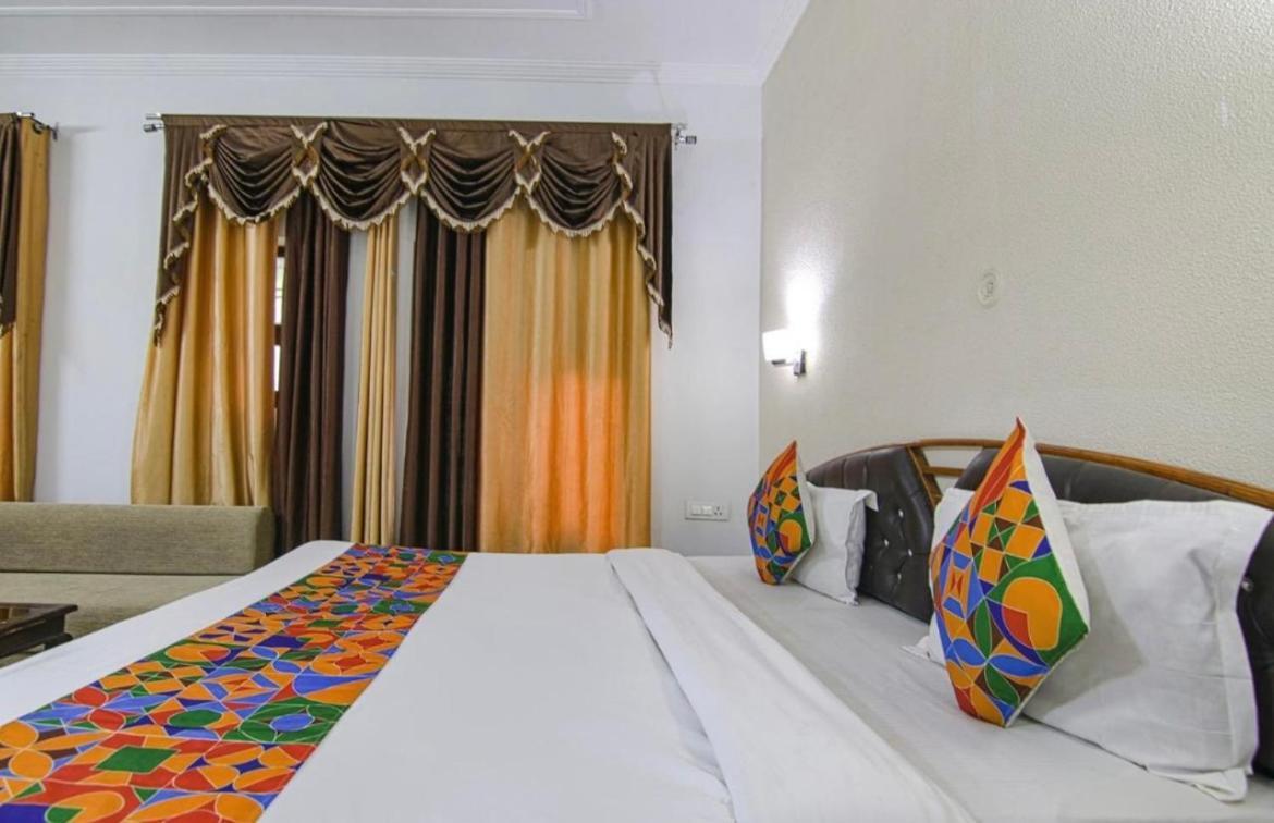 The For You Hotel & Restaurant Рішикеш Екстер'єр фото