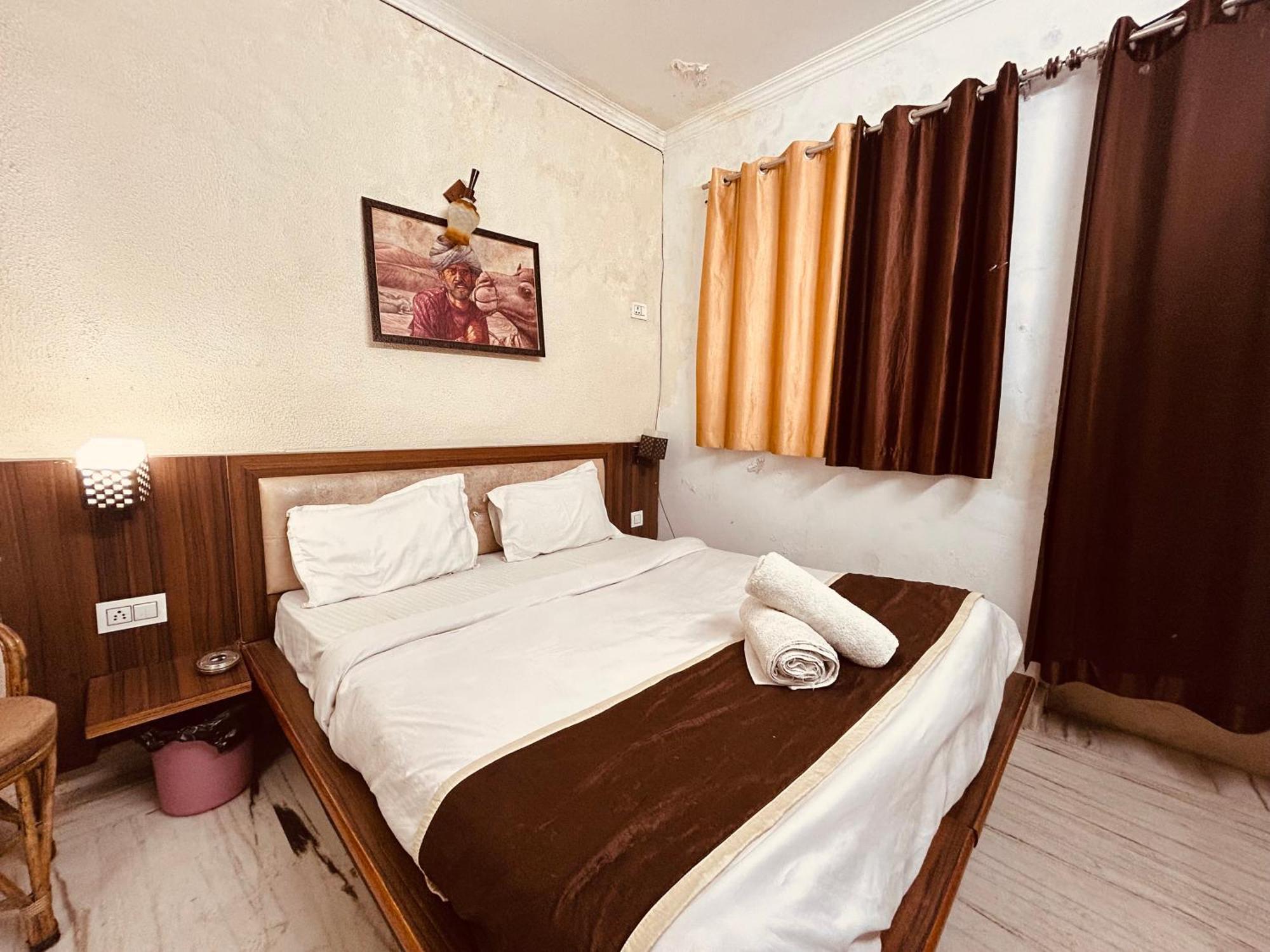 The For You Hotel & Restaurant Рішикеш Екстер'єр фото