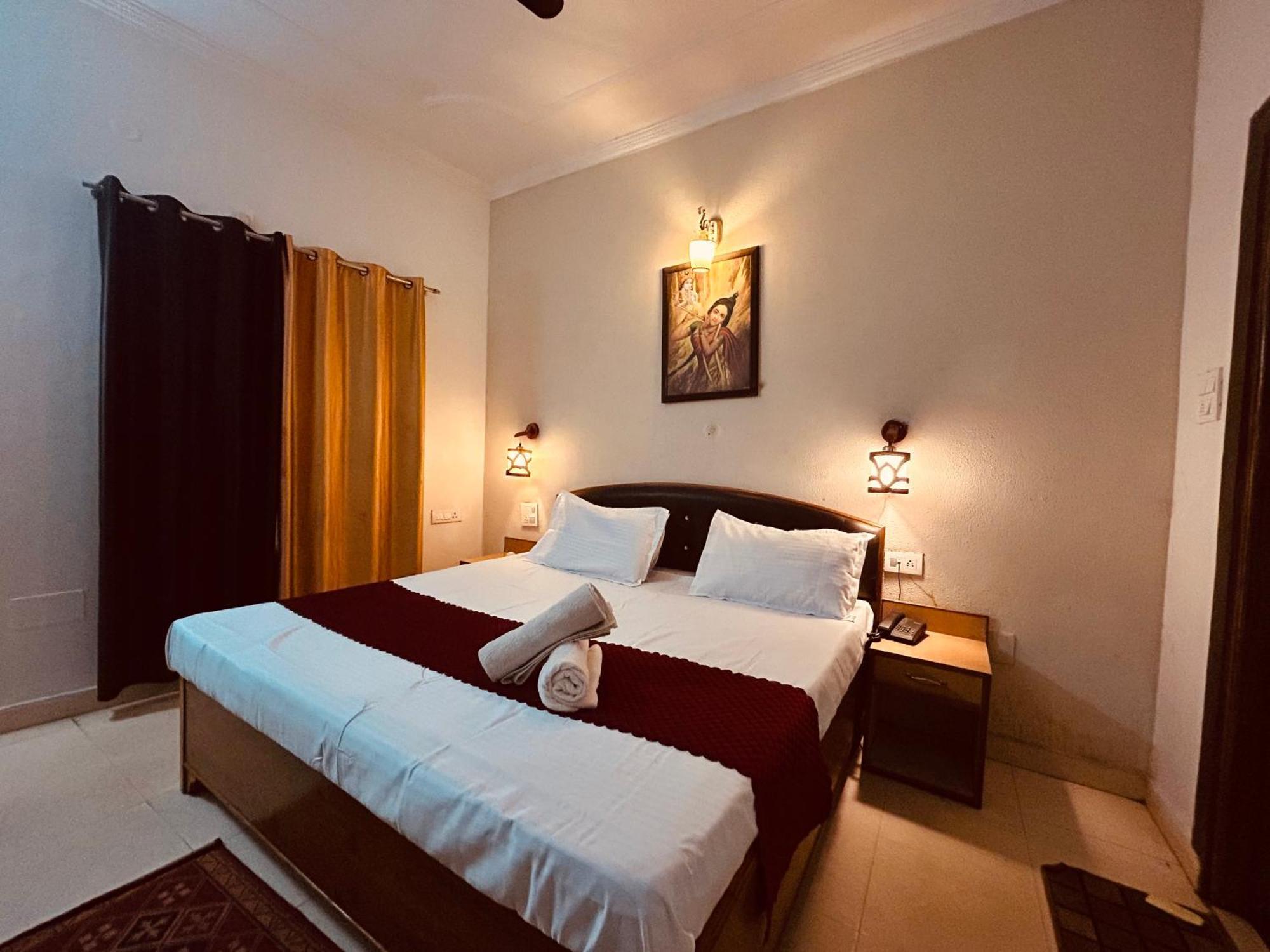 The For You Hotel & Restaurant Рішикеш Екстер'єр фото