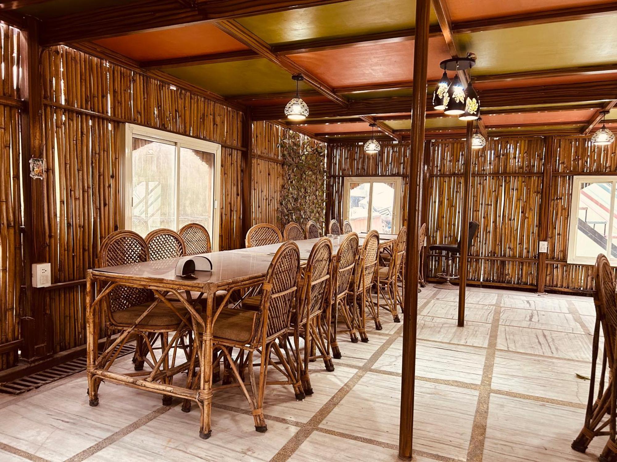 The For You Hotel & Restaurant Рішикеш Екстер'єр фото